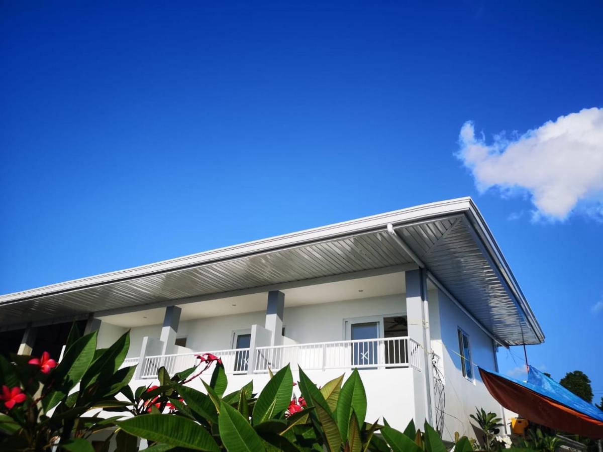 Beyond Island Hotel Moalboal Bagian luar foto