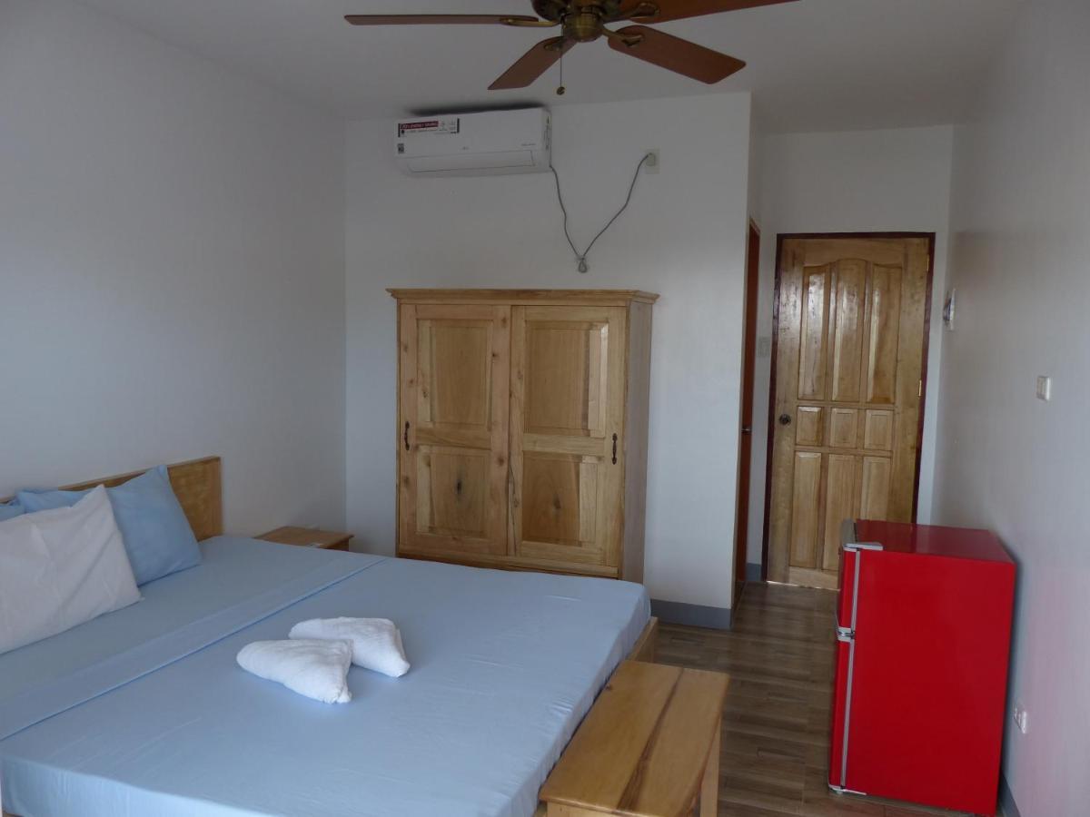 Beyond Island Hotel Moalboal Bagian luar foto