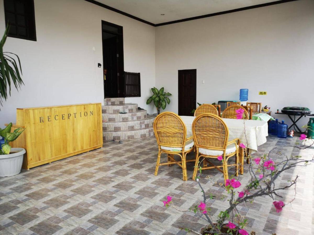 Beyond Island Hotel Moalboal Bagian luar foto