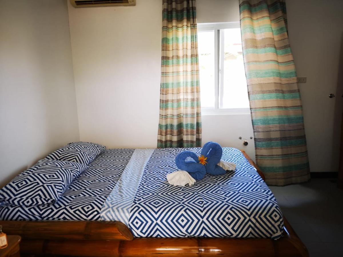 Beyond Island Hotel Moalboal Bagian luar foto