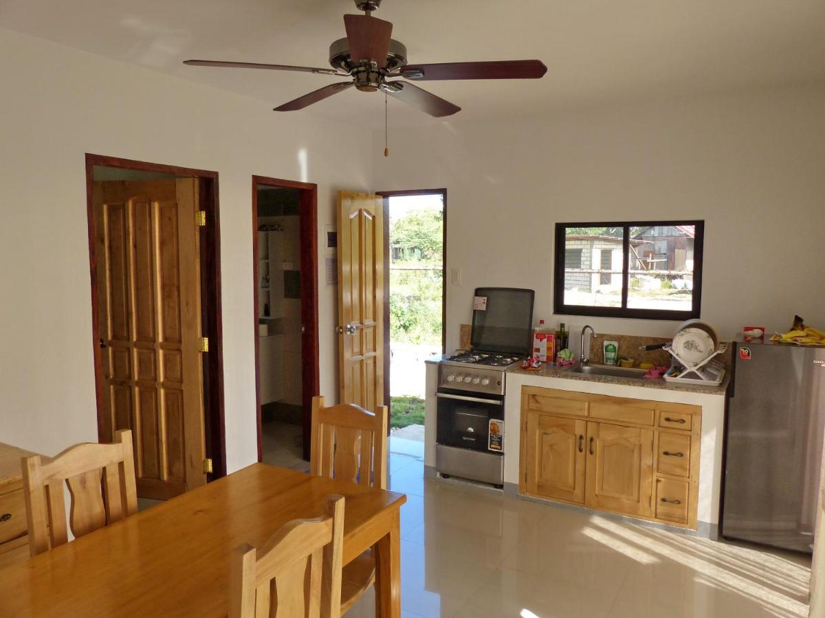 Beyond Island Hotel Moalboal Bagian luar foto