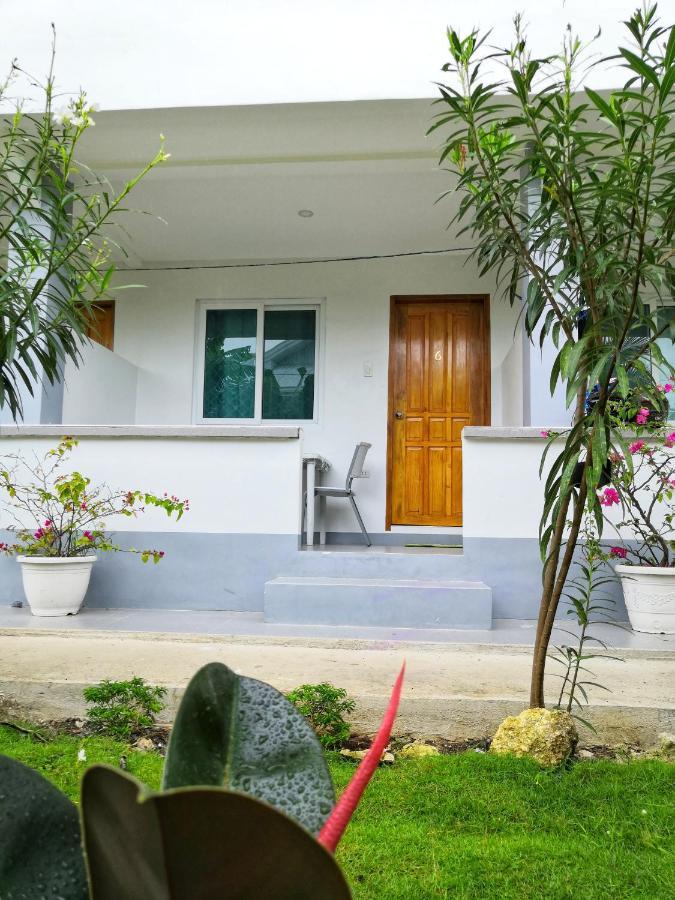 Beyond Island Hotel Moalboal Bagian luar foto