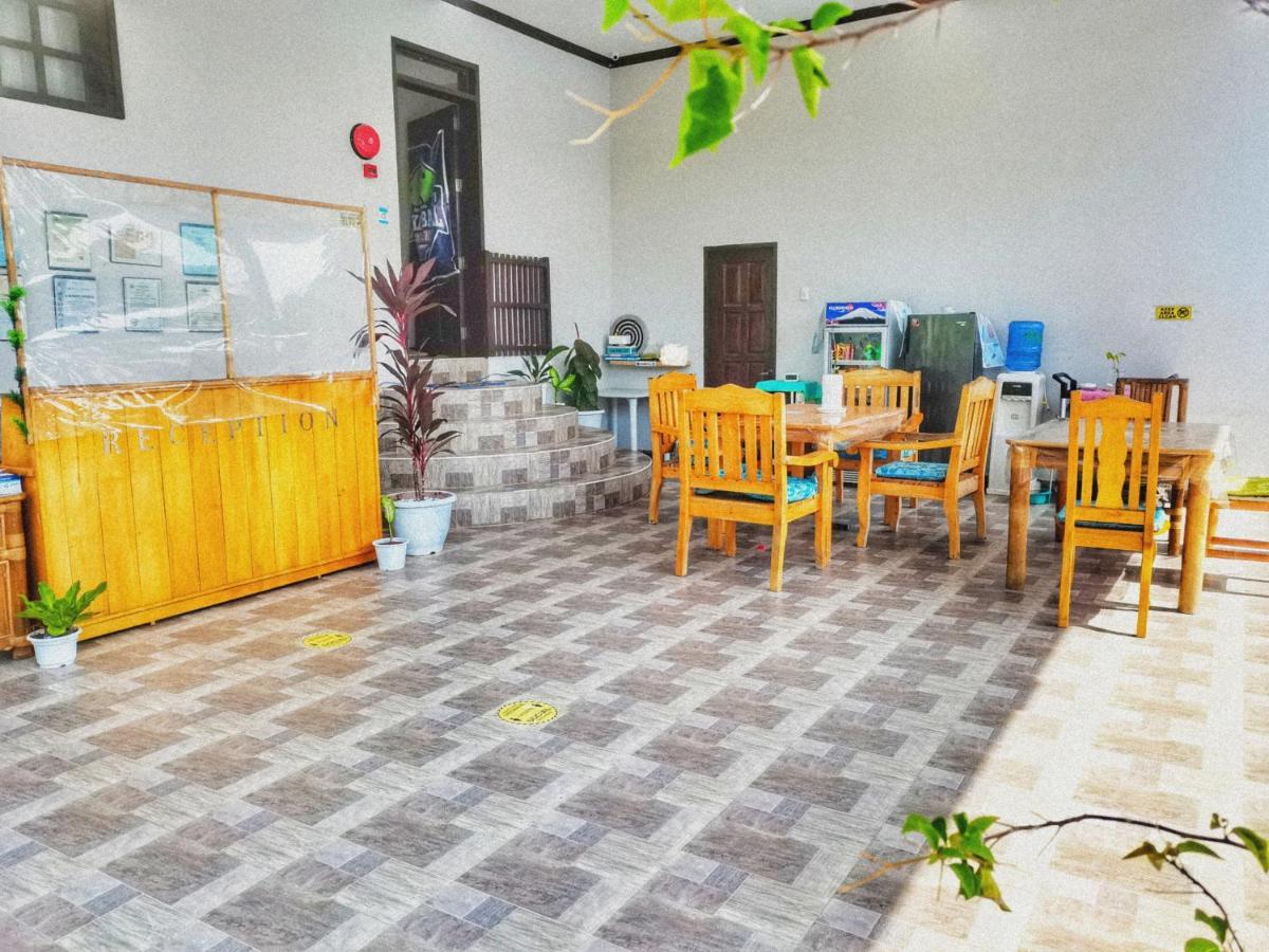 Beyond Island Hotel Moalboal Bagian luar foto