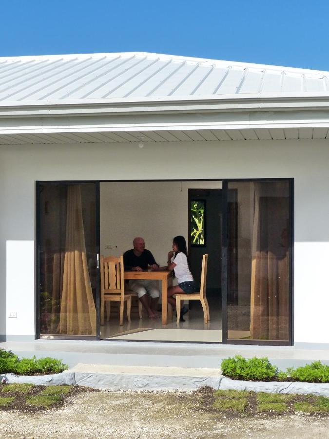 Beyond Island Hotel Moalboal Bagian luar foto