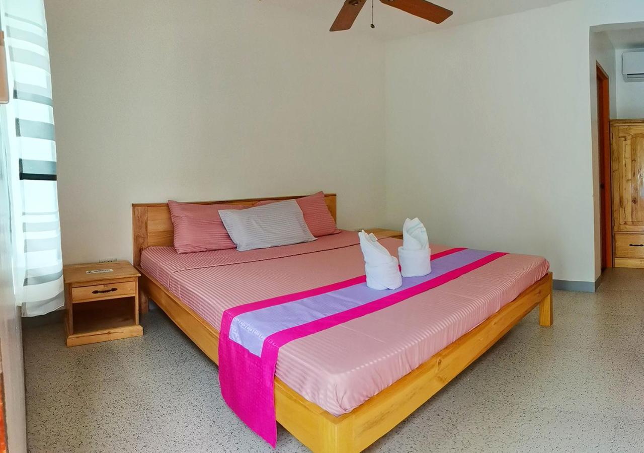 Beyond Island Hotel Moalboal Bagian luar foto