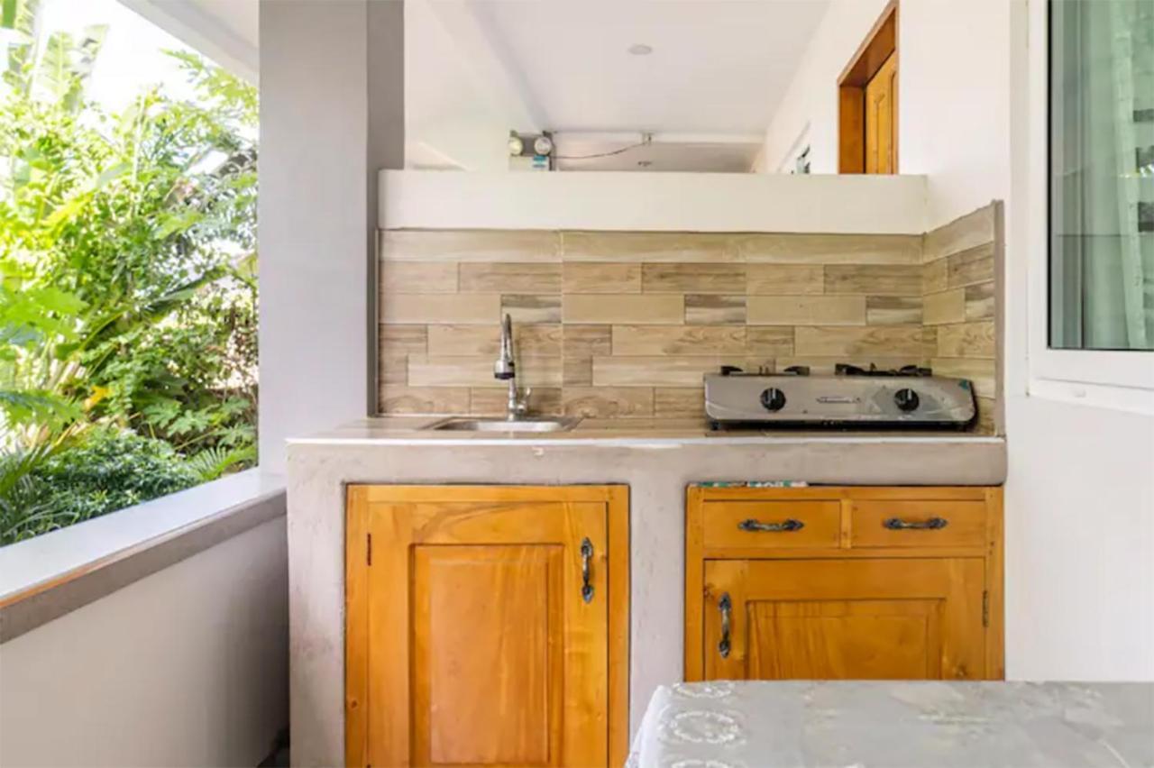 Beyond Island Hotel Moalboal Bagian luar foto
