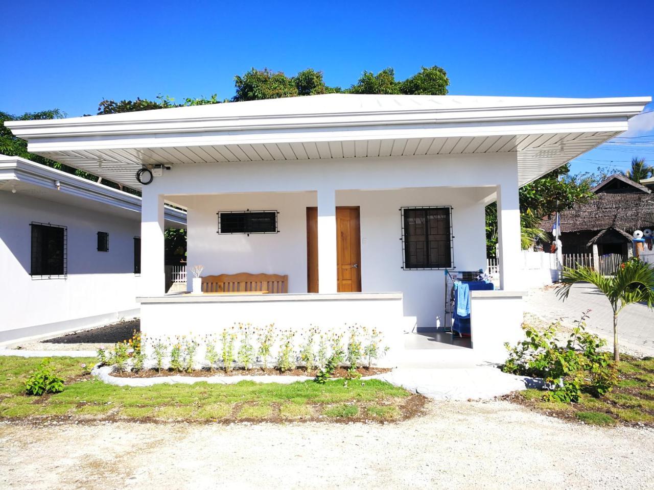 Beyond Island Hotel Moalboal Bagian luar foto