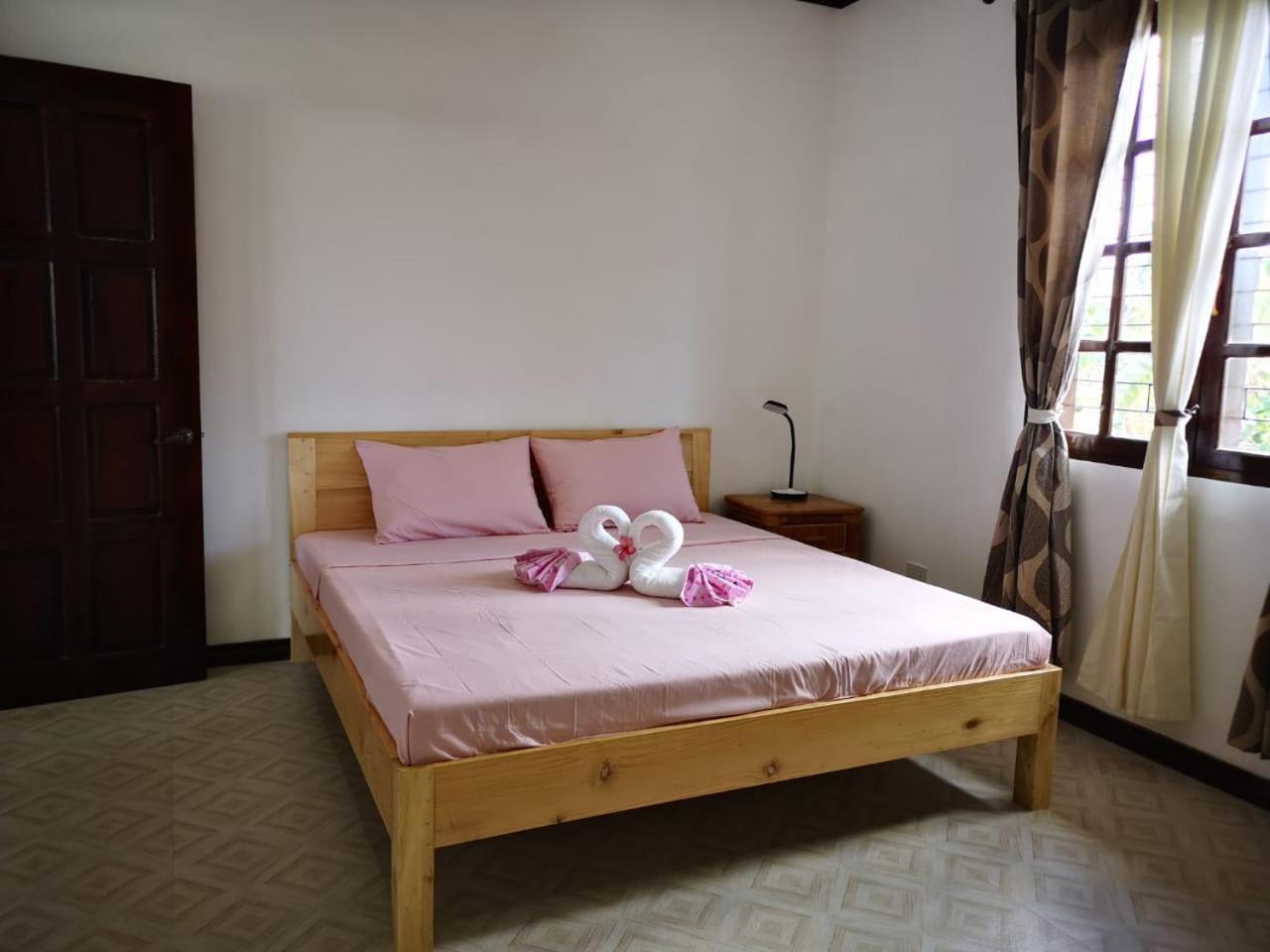 Beyond Island Hotel Moalboal Bagian luar foto